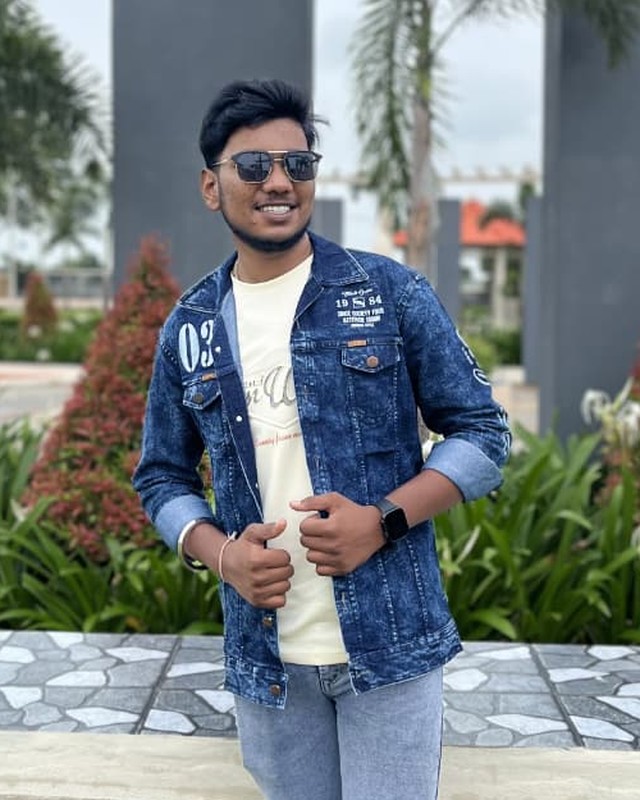Shashank Deware, Co-Founder & CEO